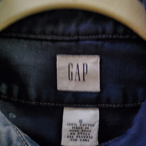 Woman's GAP denim jacket. - Picture 3 of 3